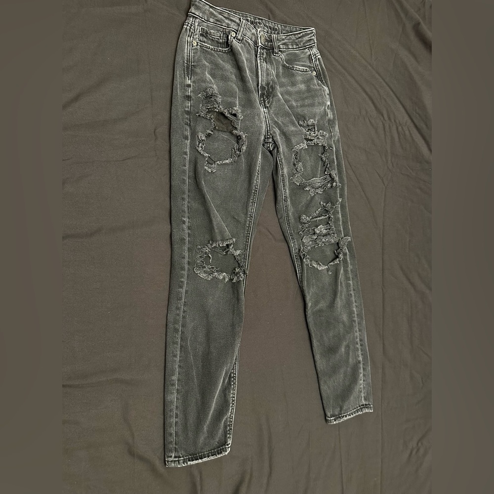 American Eagle women’s distressed black jeans size00